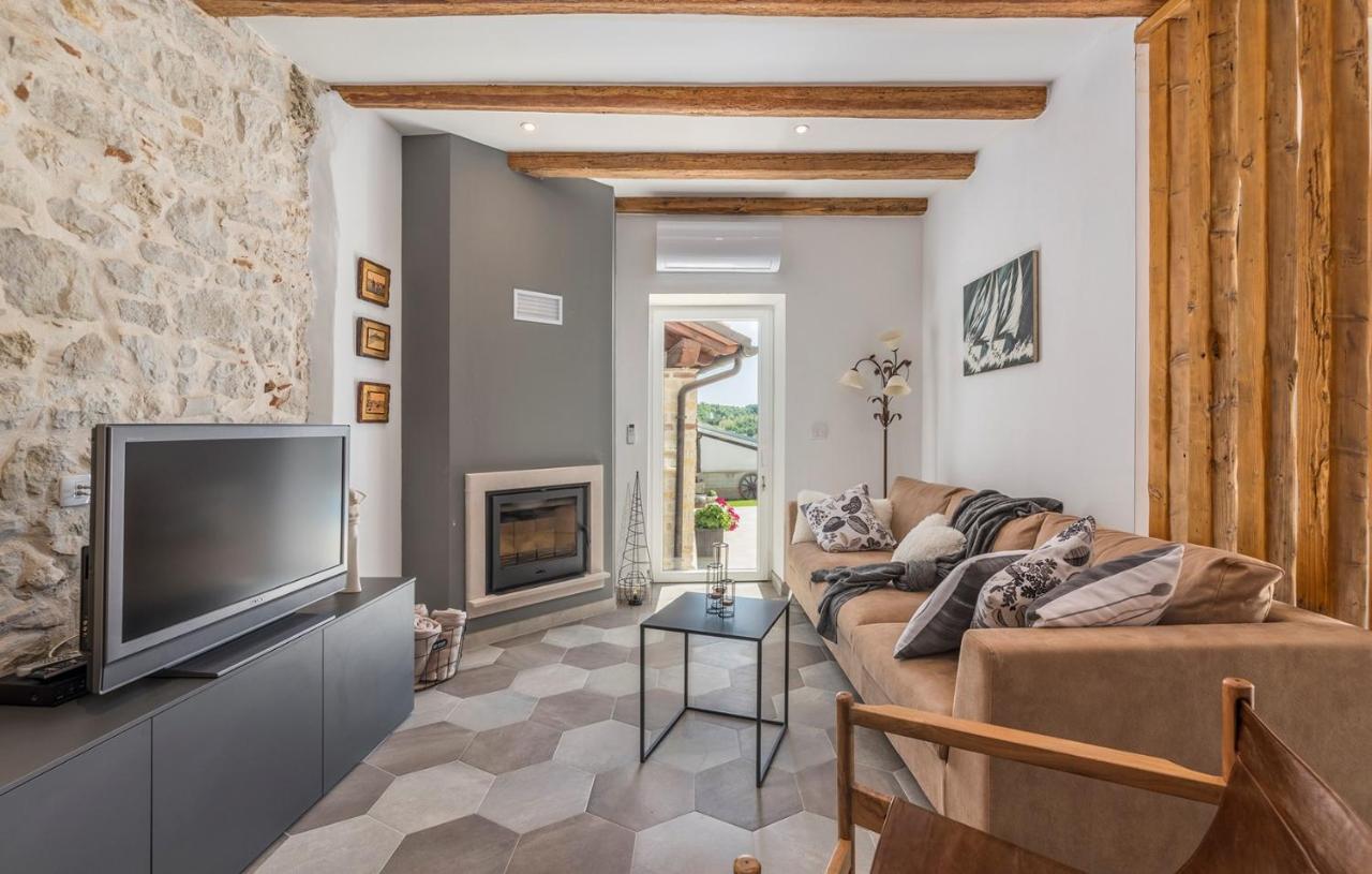Beautiful Stone House - Villa Parentium With Private Pool Dračevac Екстериор снимка