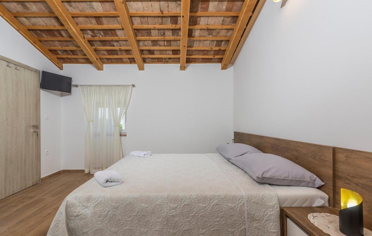 Beautiful Stone House - Villa Parentium With Private Pool Dračevac Екстериор снимка